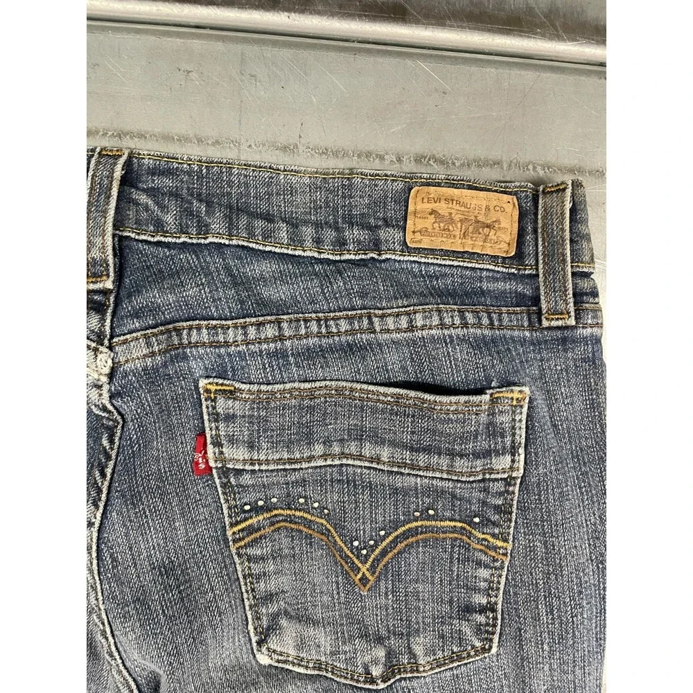 VTG Levis 515 Jeans Womens 6 28X31 Blue Medium Wash Denim‎ Boot Cut Distressed